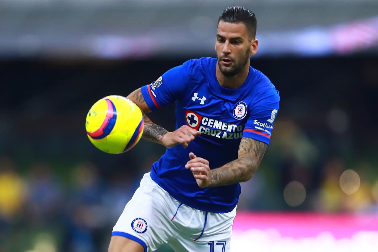 Edgar Méndez tiene 29 años recién cumplidos y es parte de la plantilla del equipo de fútbol mexicano Cruz Azul.