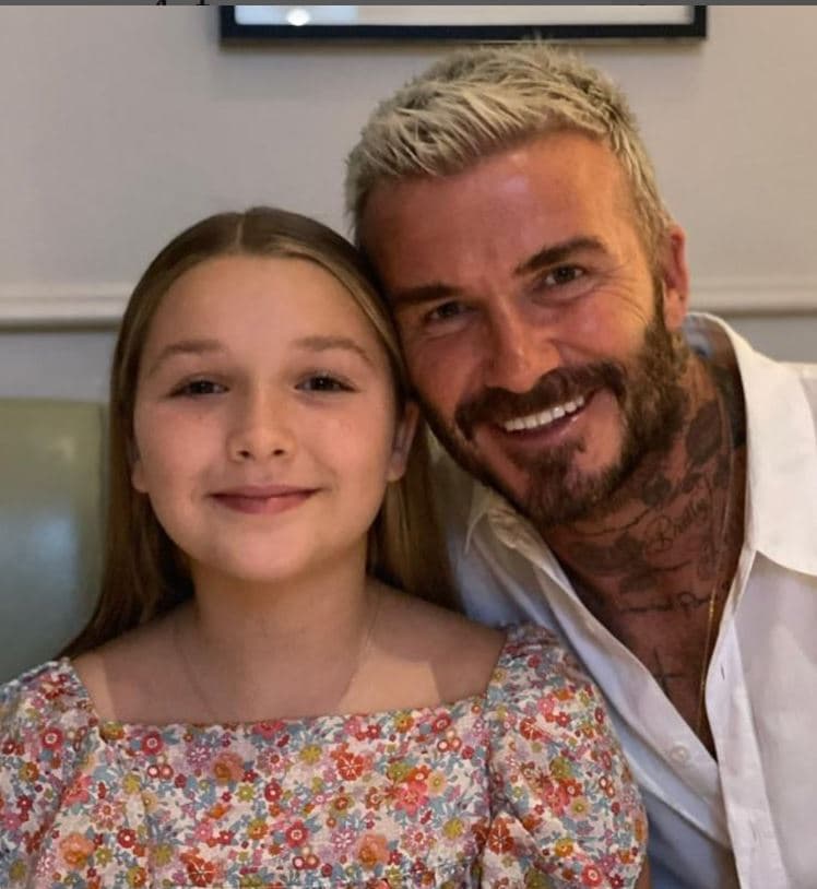 Con respecto al segundo nombre de su hija, Seven (siete, en español), la pareja honró el número que ocupó Beckham en su jersey de fútbol durante largo tiempo.