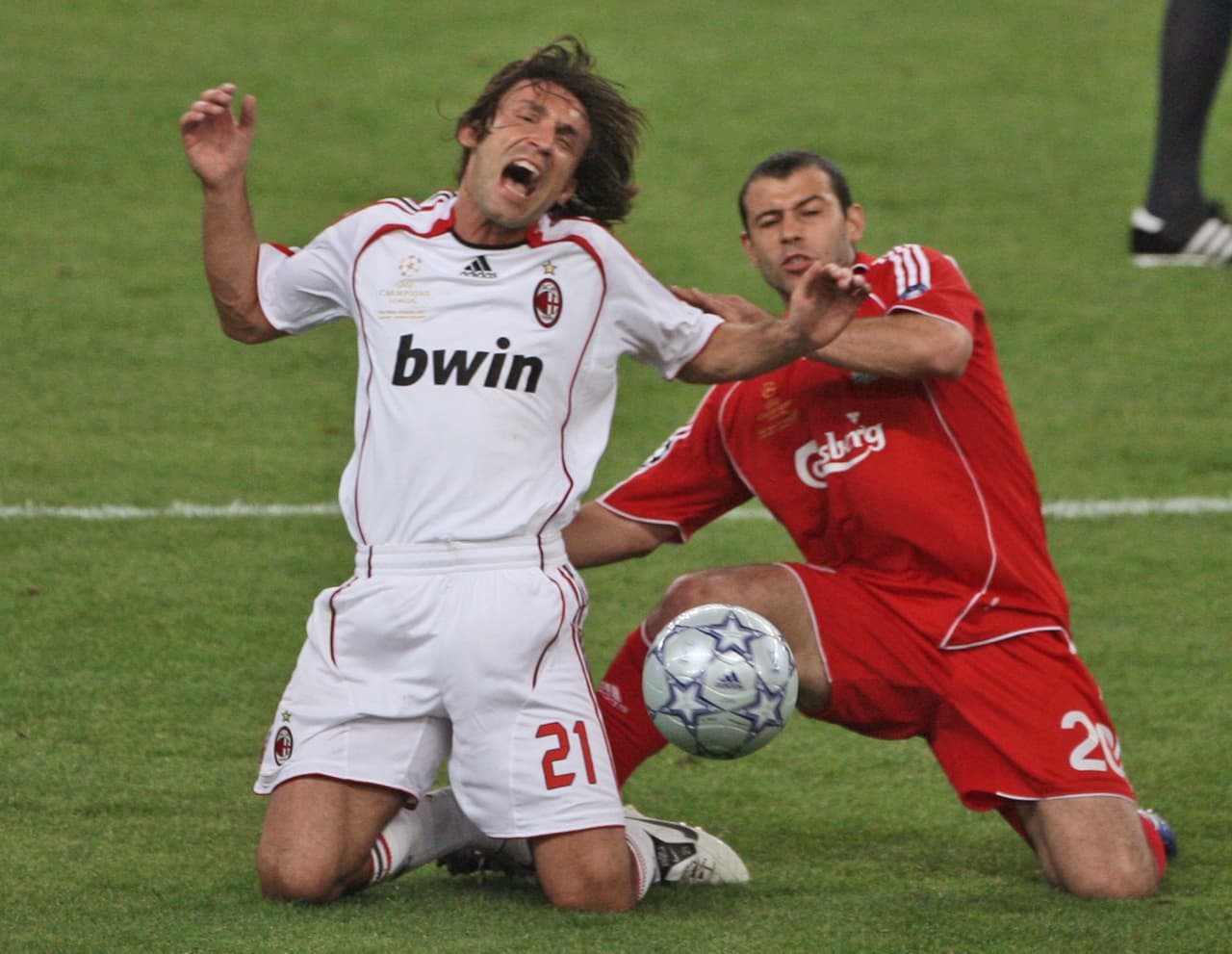 El argentino se ganó la titularidad de manera inmediata, incluso disputó la final de la UEFA Champions League de 2007 frente al Milán.