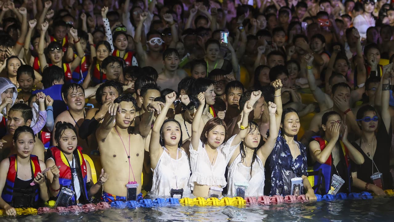 "No mates a la abuelita": las campañas que intentan frenar los rebrotes de covid-19 en todo el mundo