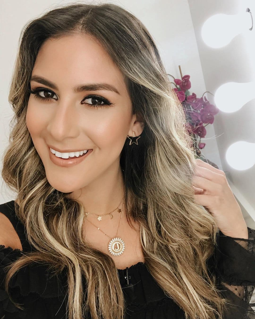 A sus 26 años, Jessica Rodríguez no le teme a los cambios y cada temporada nos presenta un nuevo look. Como en primavera de 2019 que se tiñó de un rubio despampanante casi como los rayos del sol.