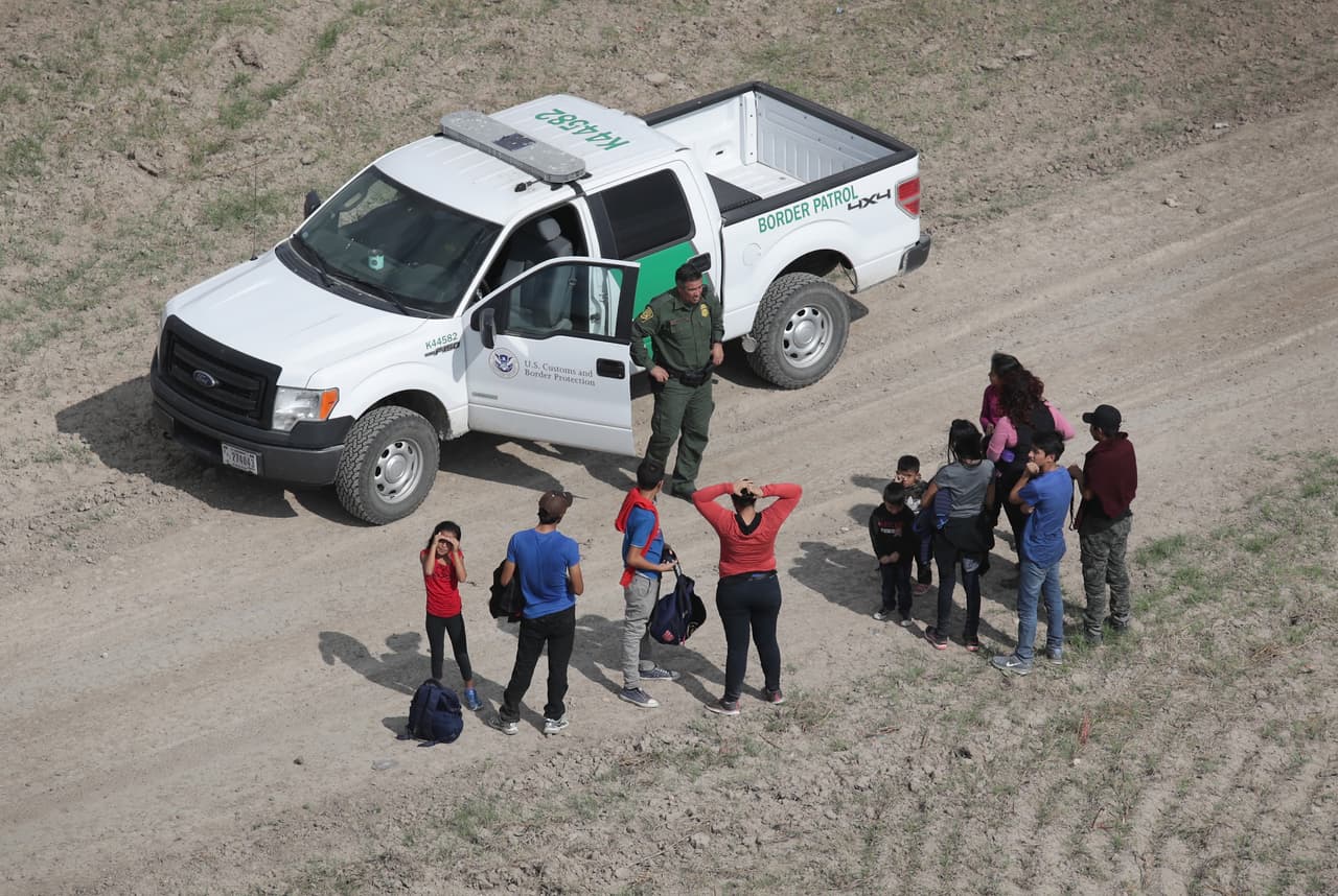 Arrestos de inmigrantes en la frontera alcanzan un récord durante el gobierno de Trump