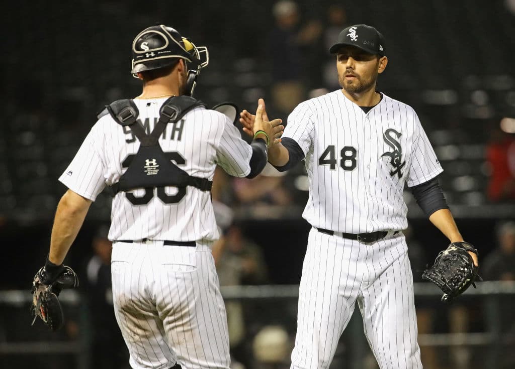 El relevista (RHP) mexicano Joakim Soria pasa de los White Sox a los Milwuakee Brewers. Chicago recibe a los lanzadores Kodi Medeiros (LHP) y Wilber Pérez (RHP).
