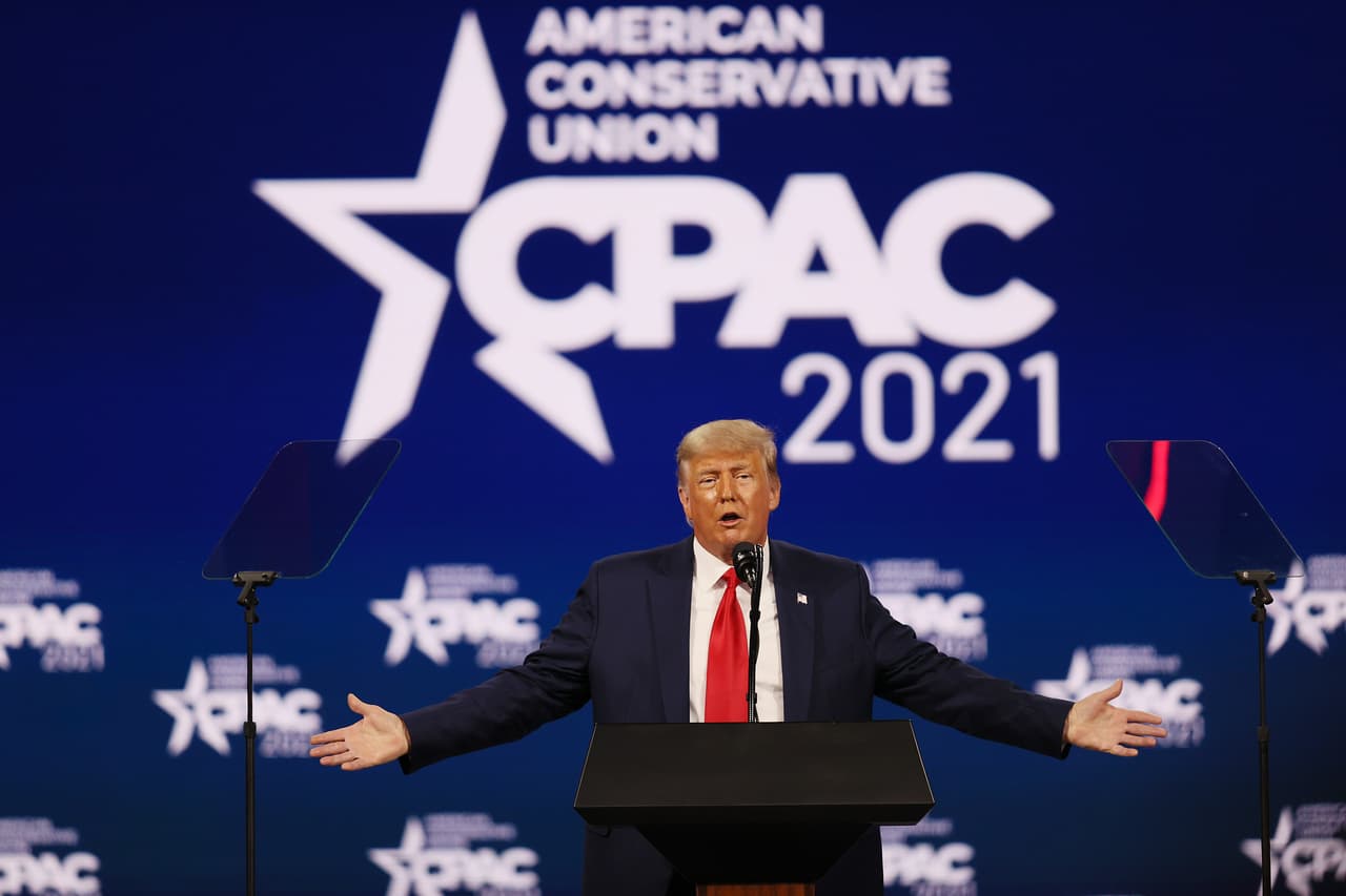 El expresidente Donald Trump se dirige a la Conferencia de Acción Política Conservadora celebrada en el Hyatt Regency el 28 de febrero de 2021 en Orlando, Florida.