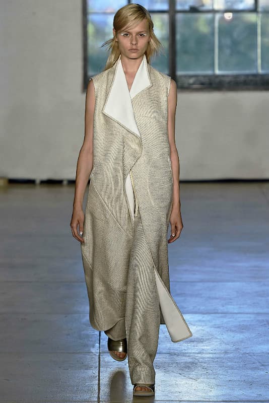 La diseñadora chilena sintetiza los códigos de feminidad en su colección SS16 ZERO + MARIA CORNEJO