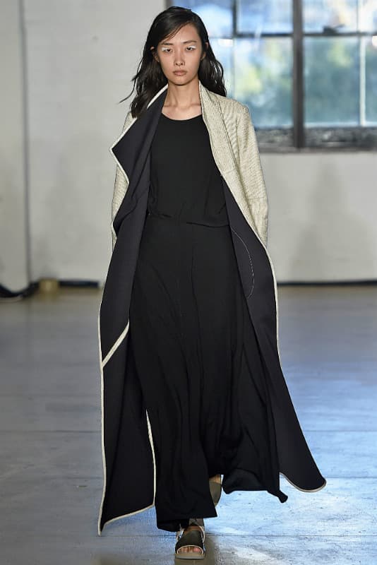 La diseñadora chilena sintetiza los códigos de feminidad en su colección SS16 ZERO + MARIA CORNEJO