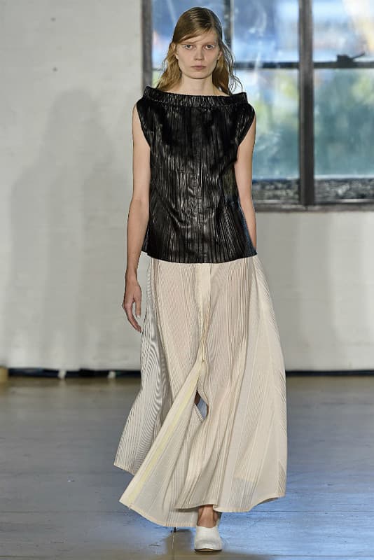 La diseñadora chilena sintetiza los códigos de feminidad en su colección SS16 ZERO + MARIA CORNEJO