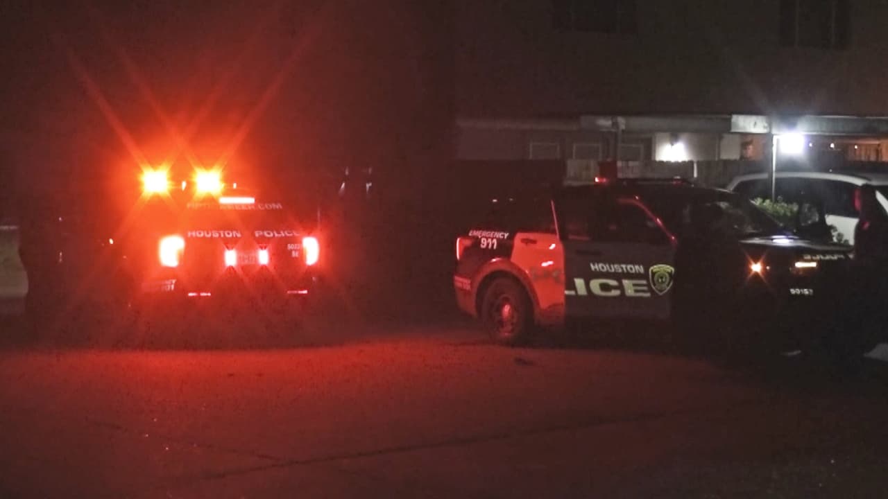 Conductor cae a un arroyo con un bebé a bordo tras una persecución policial 