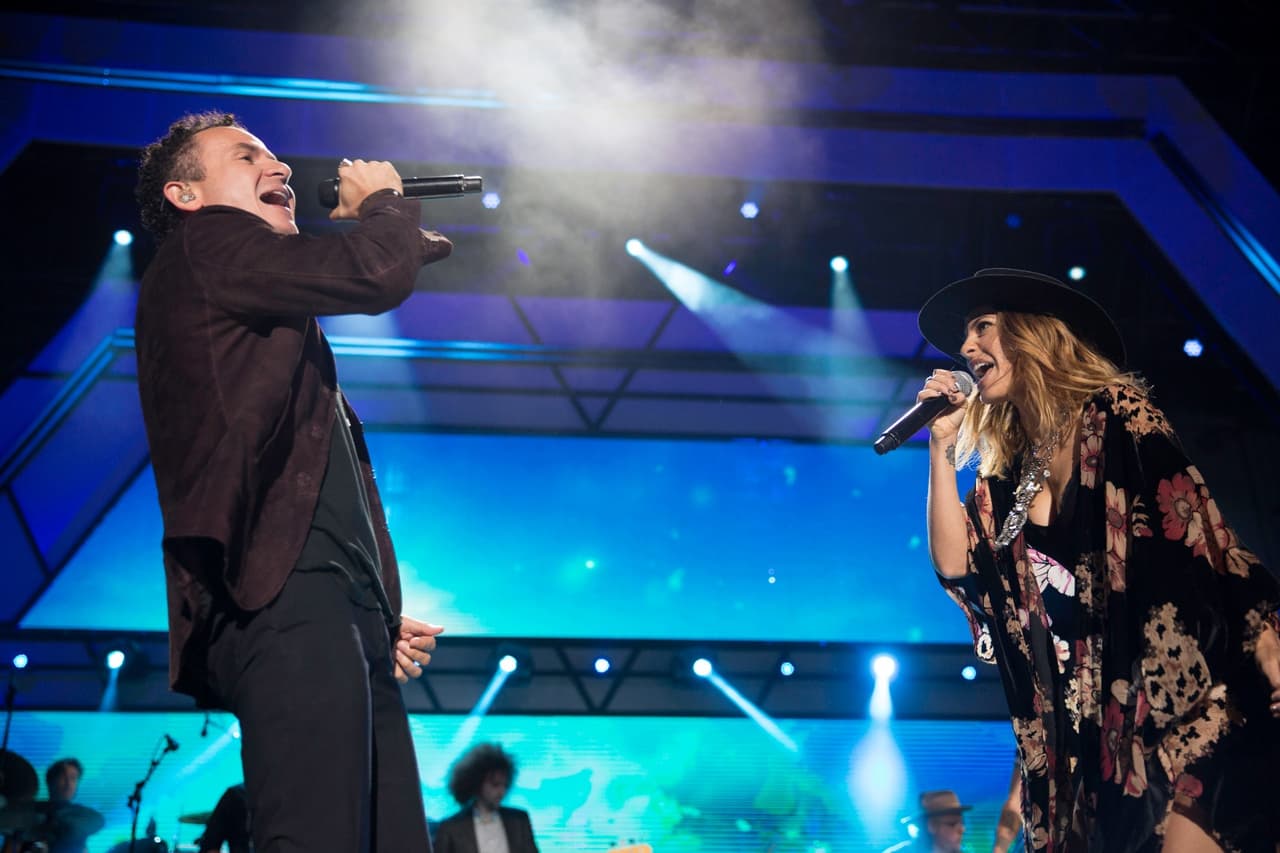 Fonseca y Debi Nova interpretaron juntos el tema oficial del concierto, ‘Rise Up’. Foto: David Maris.