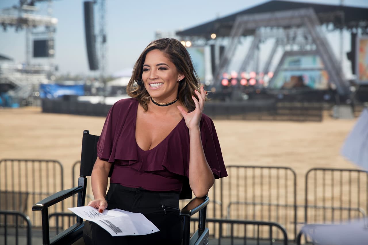 Pamela Silva Conde estuvo en los ensayos transmitiendo para Primer Impacto.