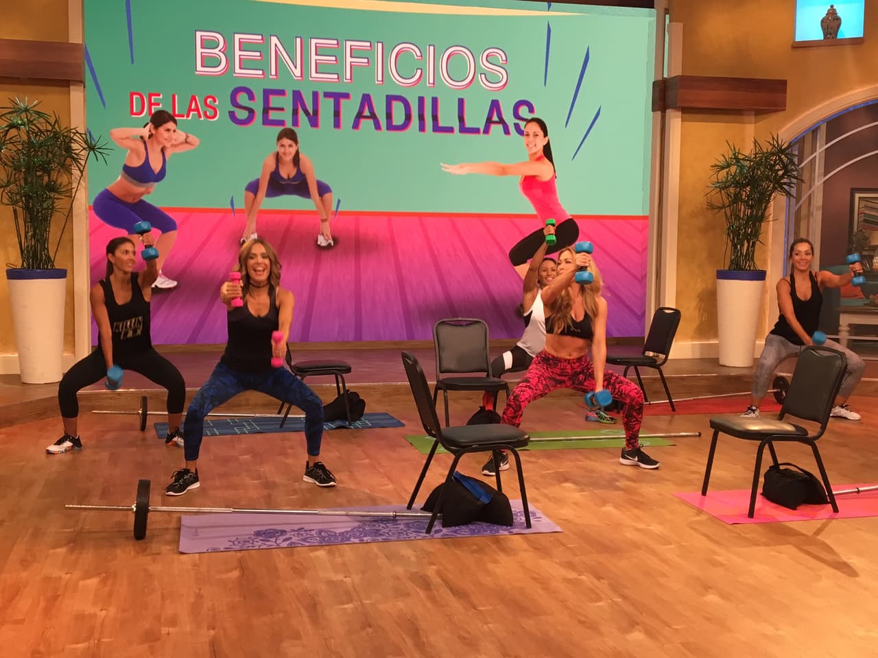 La sentadilla es un ejercicio muy útil para tonificar cuadriceps y glúteos.