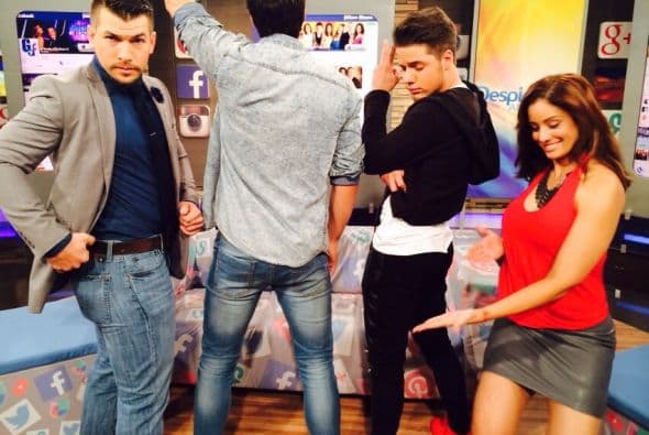 William Valdes fue el único de los "papacitos" que titubeó y sonrojó.