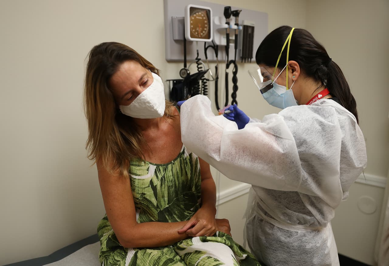 ¿Quiénes serán los primeros en recibir la vacuna contra el coronavirus en Miami-Dade y Broward?