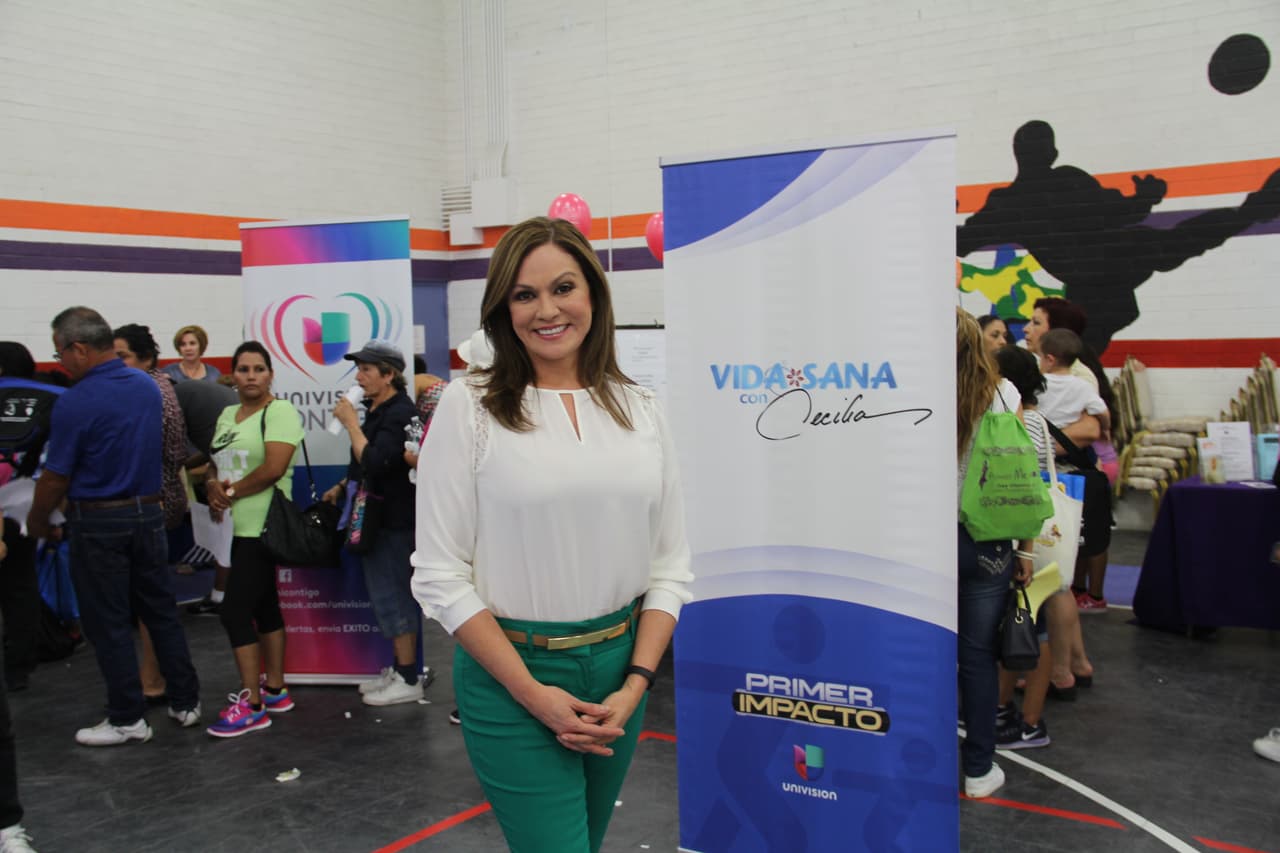 Unas 300 personas asistieron a la feria “Camino a la Salud’, donde se hicieron exámenes gratis, bailaron Zumba y conocieron a la carismática Cecilia Ramírez Harris de Primer Impacto.
