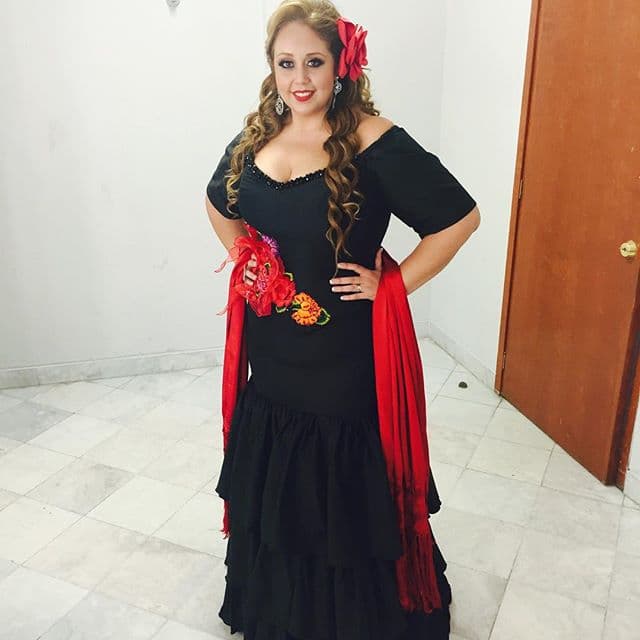 Alejandra lleva más de 20 años marcando su estilo y preferencia por el género ranchero.