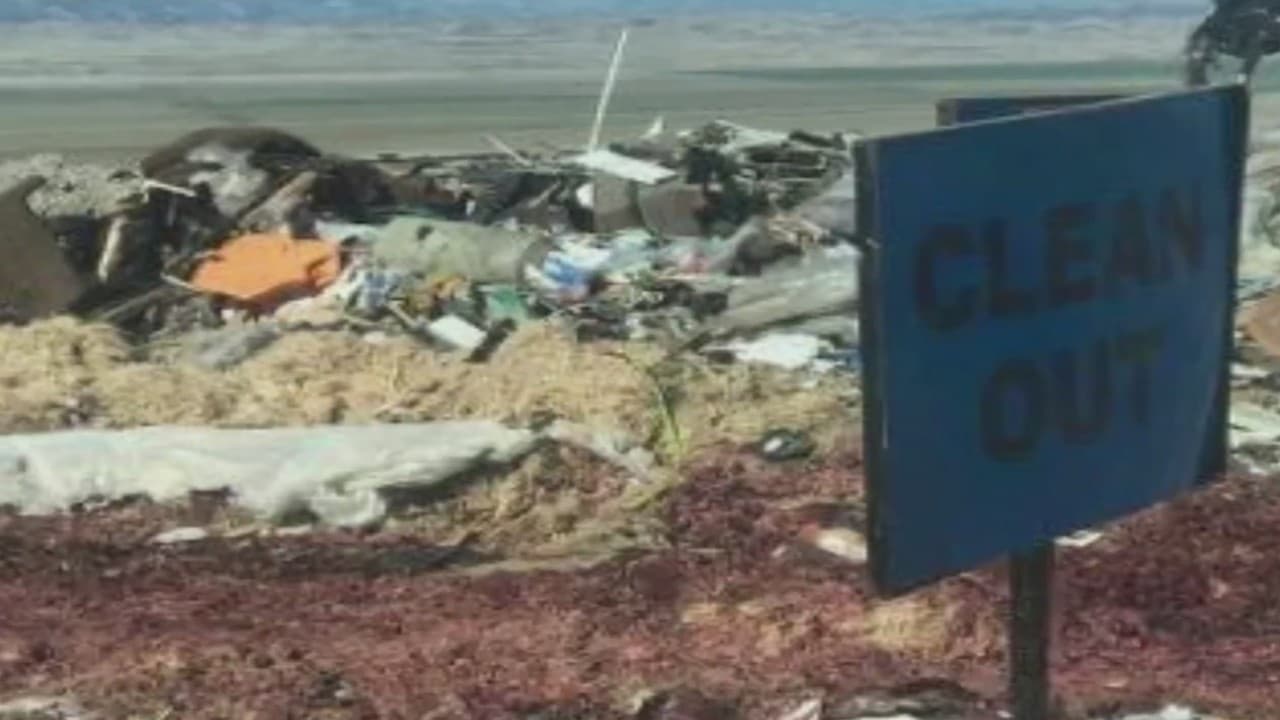 Aumenta malestar entre vecinos de Avenal por vertedero que recibe basura de todo el estado