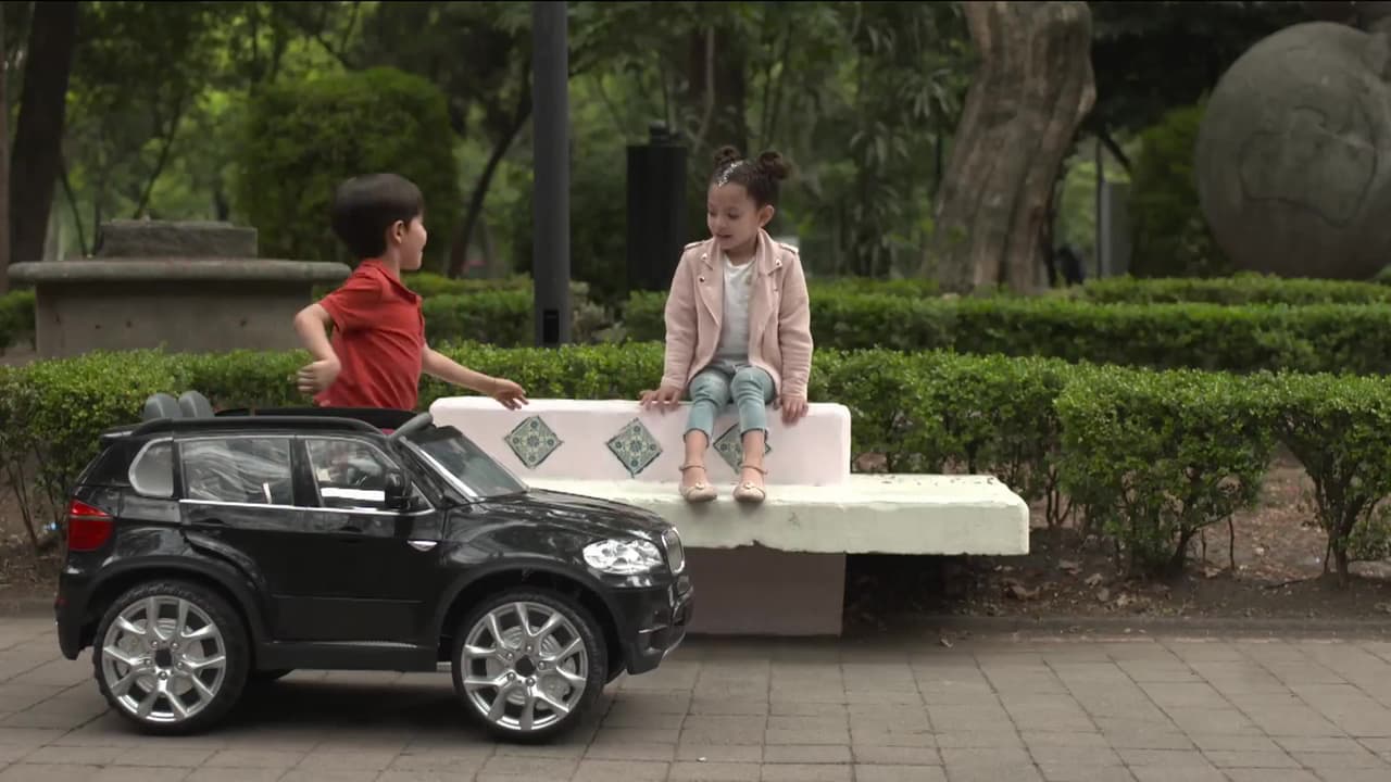 Las siguientes semanas aquella relación evolucionó e incluso los vimos en su primera cita. Después de que Mateo le preguntó a su papá qué debía hacer para conquistar a la pequeña, al niño se le ocurrió invitarla a salir y tomar un helado.