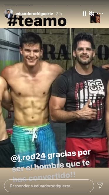 "Gracias por ser el hombre que te has convertido", escribió el actor mexicano junto a la foto en la que muestra que padre e hijo toman con seriedad el entrenamiento físico.