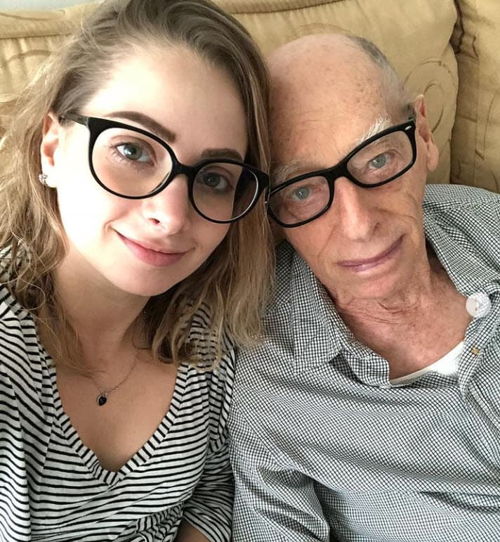 Yoseline Hoffman es media hermana de la actriz Ginny Hoffman. Ambas son hijas de Raúl Hoffman, quien murió en 2019 a los 81 años. 
<br>