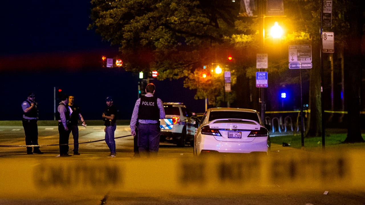 Violento fin de semana en Chicago deja al menos 2 muertos, 30 heridos y más de 40 tiroteos