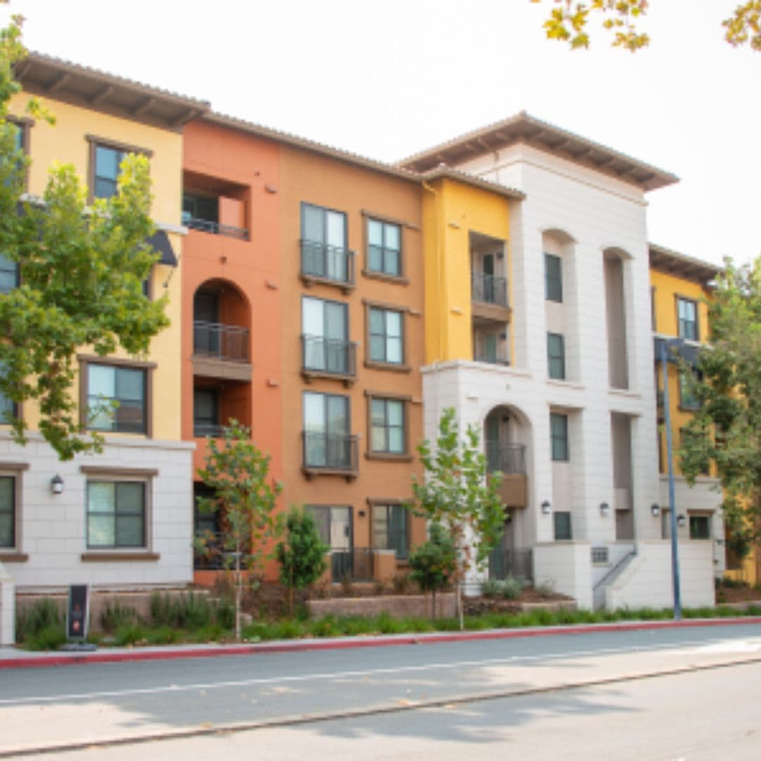 ¿Te has preguntado dónde está la ciudad más feliz de Estados Unidos? Pues un análisis de fotos publicadas en Instagram afirma que este lugar se encuentra en el Área de la Bahía de San Francisco, en California.
<br>