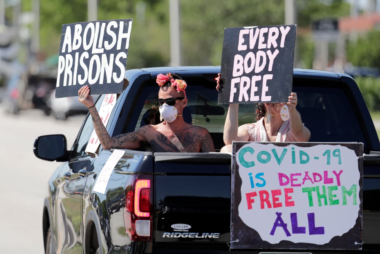 Más contagios de covid-19 en cárceles de ICE: van 4,417 casos positivos (19.5% de los detenidos)