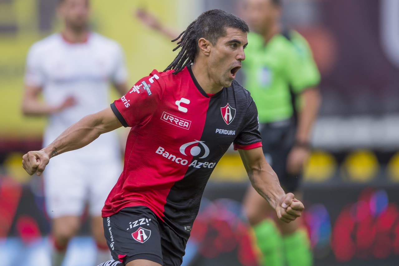 Se le marca penal también a los Zorros y Nacho Malcorra empata el encuentro.