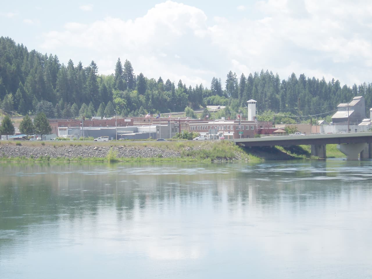 <b>Puesto 31. Bonners Ferry, Idaho. Tasa de pobreza: 22.5% (estado: 14.5%). </b>Ingreso medio por hogar: 30,971 dólares (estado: 50,985). Valor medio de la vivienda: 148,200 dólares (estado: 176,800). Población: 2,502.