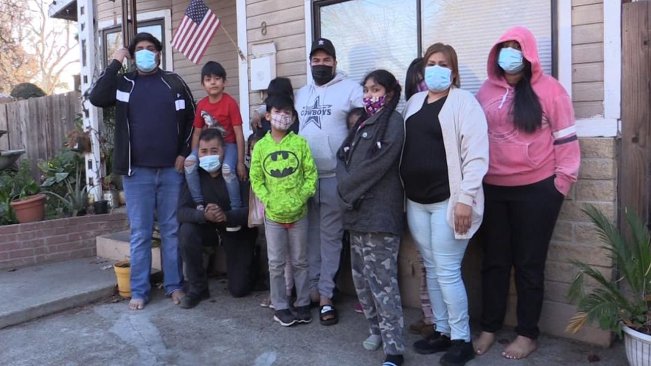 Madre soltera de 11 hijos busca regalar a su familia una Navidad tradicional en medio de los desafíos de la pandemia