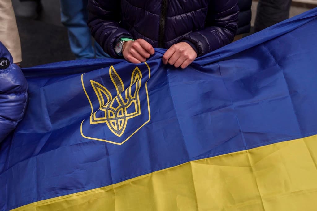 Según la ONU, hay más de 10 millones de ucranianos desplazados por el mundo, mientras en casa escasean los servicios y alimentos. Por el fin del sufrimiento de un pueblo, los ucranianos residentes en Nueva York y quienes simpatizan con su causa dedicaron el sábado a rogar por una solución.