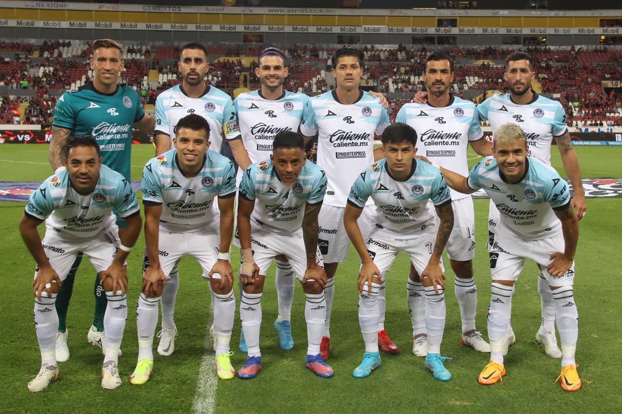 Mazatlán FC sorprendió y venció 1-2 al Atlas en el Estadio Jalisco en la Jornada 14 con doblete de Gonzalo Sosa.