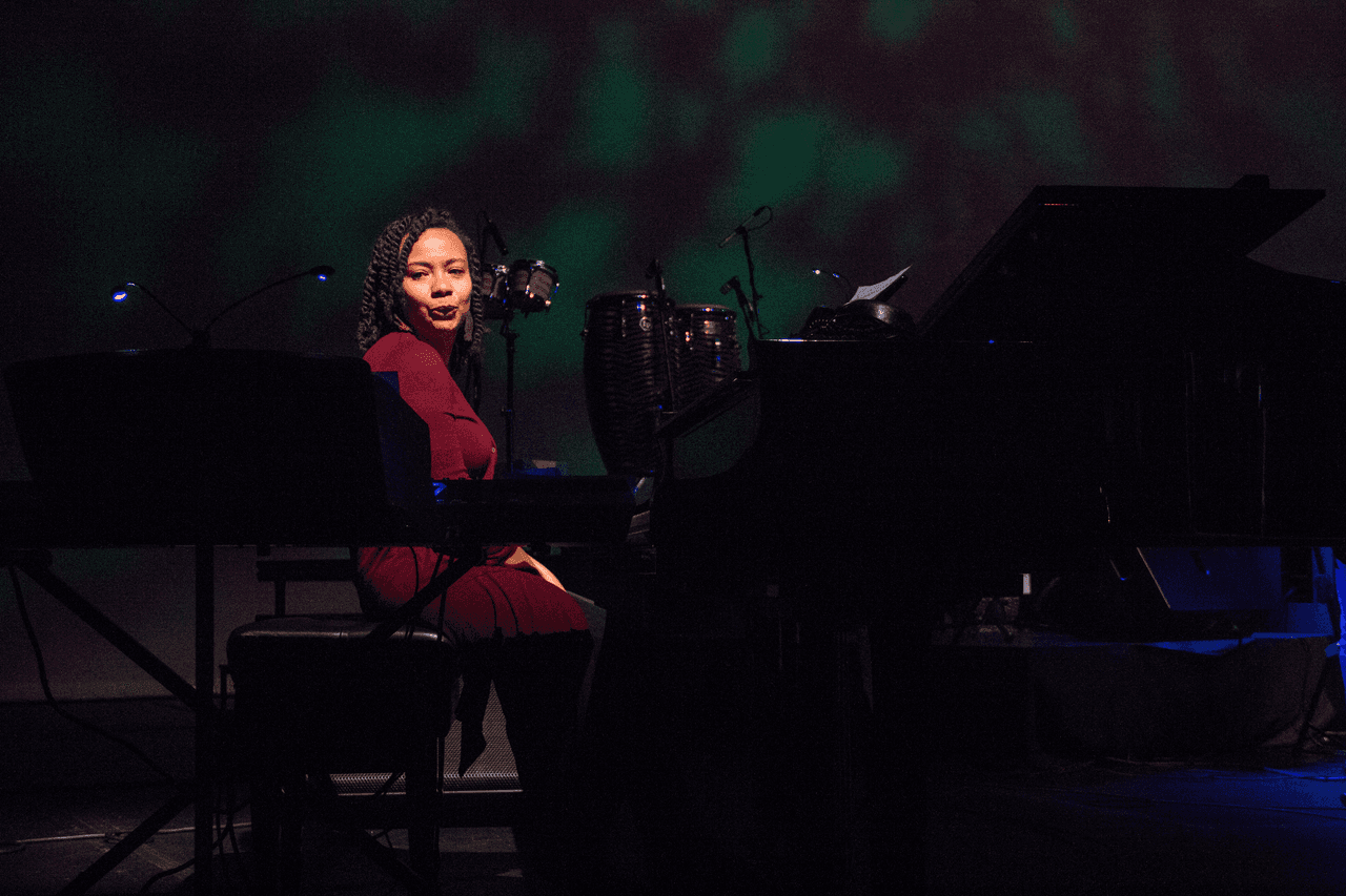 XXXX, la encargada del piano en Berklee Band.