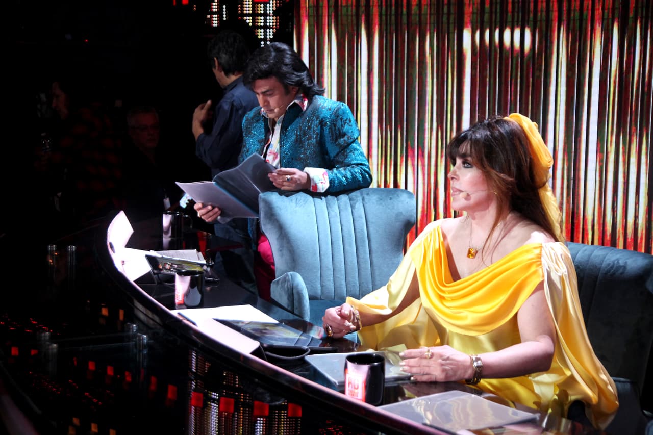 Mientras en esta imagen está muy atenta de lo que ocurre a su alrededor.