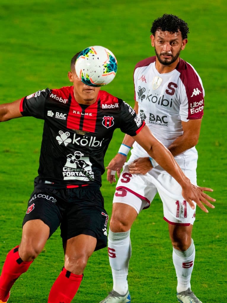 Con anotaciones de Barlon Sequera (32'), Yurgin Román (62') y Alex López (65'), los Leones logran vencer al Saprissa con un marcador de 3-2 y demuestran quién es el mejor equipo de la CONCACAF League.