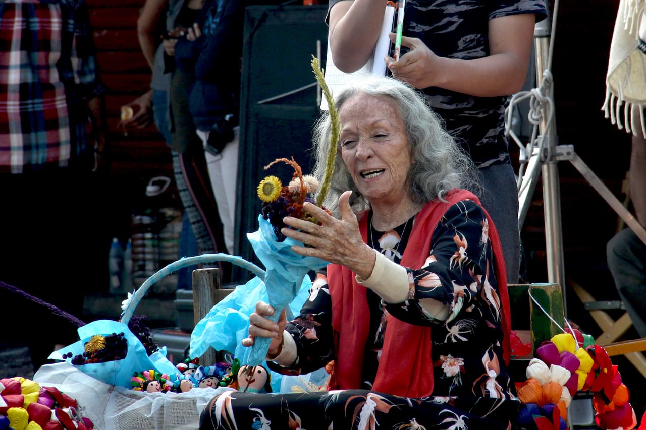 Refiriéndose a su carrera, expresó que “es algo que escogí hace mucho, que me encanta y que me ha llenado de satisfacciones, me ha llenado de alegrías, me ha enseñado muchísimo, porque un actor se vuelve psicólogo, sociólogo y todo lo que quieras”, afirmó Isela.