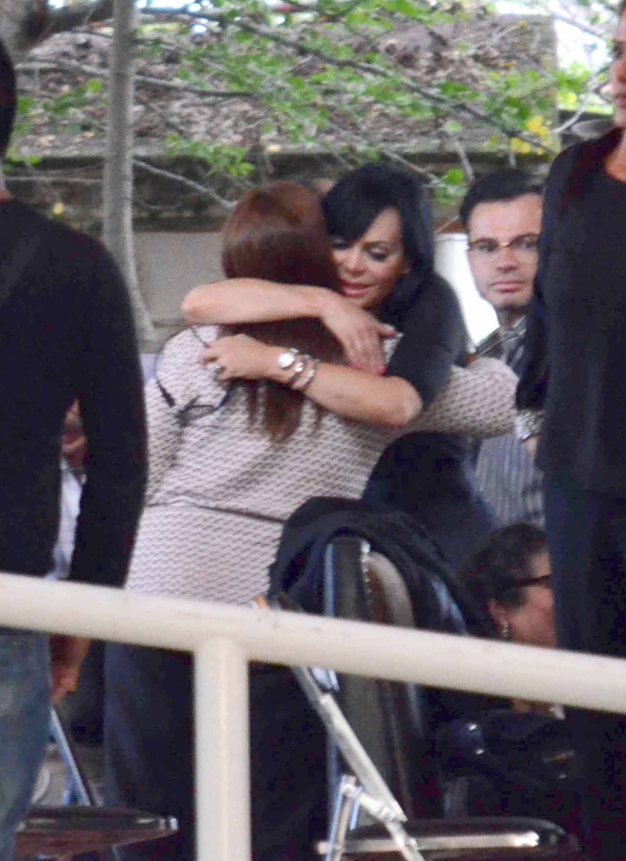 Los asistentes no pararon de ofrecer su más sentido pésame a Maribel.