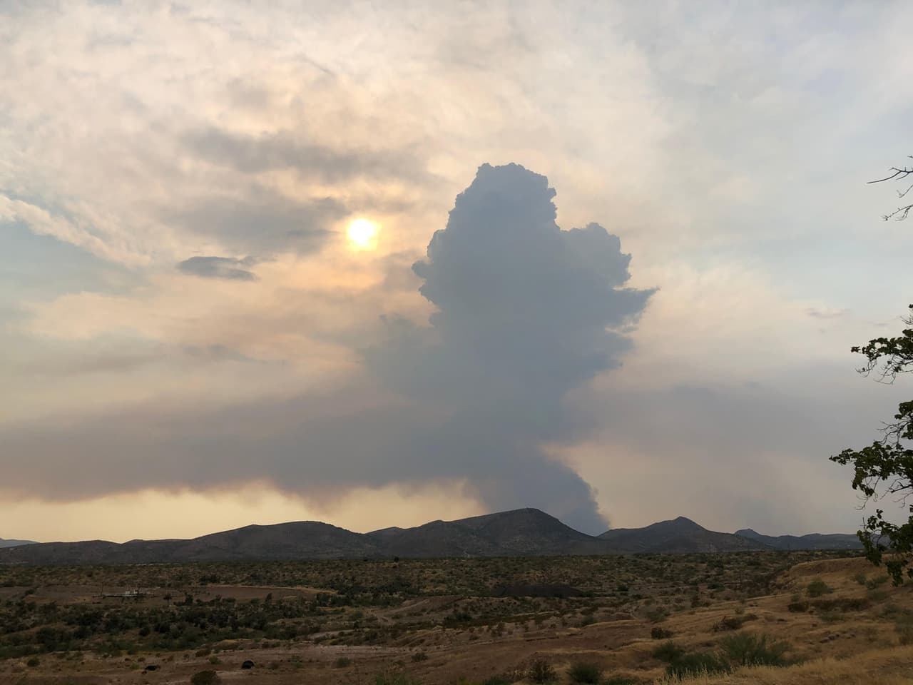 Se cree que todos los fuegos fueron ocasionados por rayos.
<br>