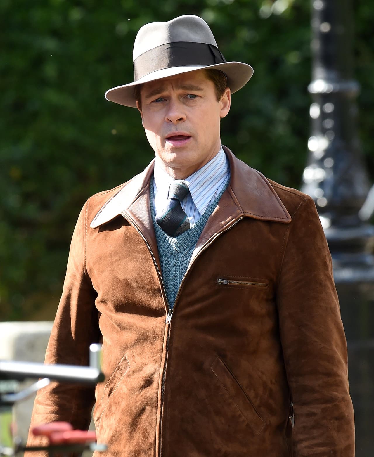 Brad con un look muy sobrio y elegante.