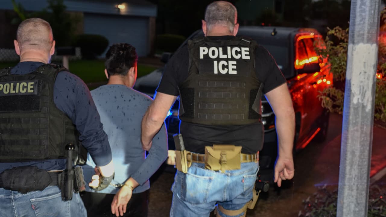 ICE arresta a 422 inmigrantes indocumentados en Houston; no todos eran delincuentes