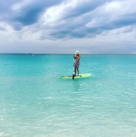 Prince asegura que hacer paddleboarding es un ejercicio sin igual.