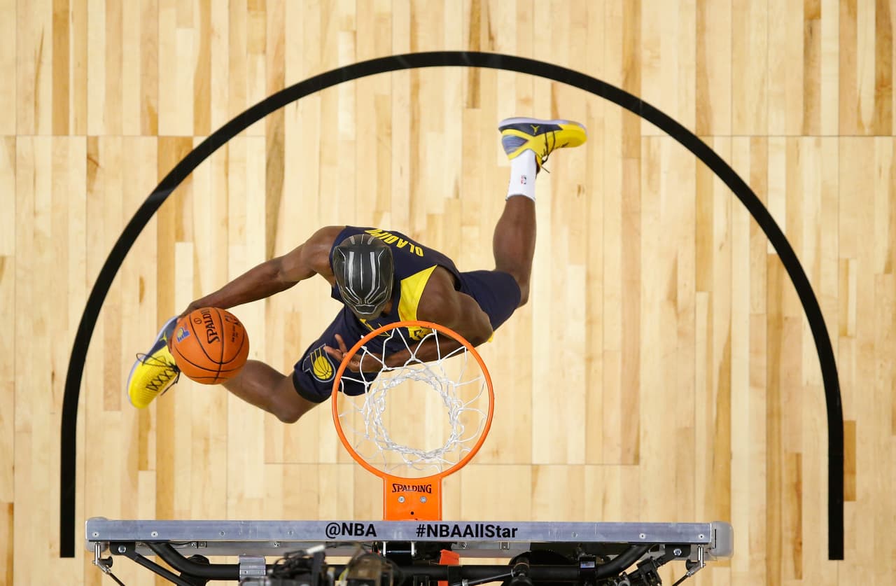 Donovan Mitchell, jugador del Utah Jazz, se convirtió en campeón del concurso de clavadas al vencer a Nance Jr. por 98-96. Te presentamos las mejores ejecuciones de la noche.