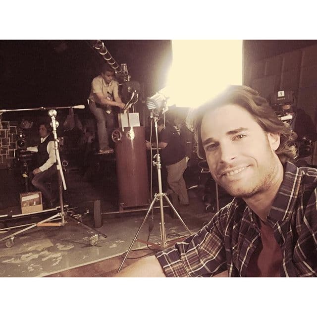 Su otra pasión lo mantiene muy entretenido, pues se encuentra grabando su siguiente novela "Tres veces Ana" que podrás disfrutar por Univision.