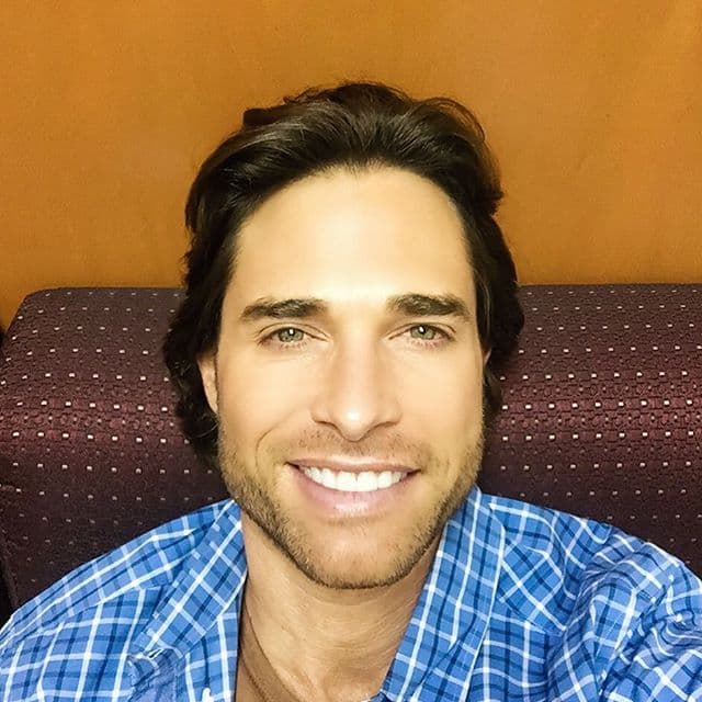 1 - “Lo que
<b>deja huella</b> no es lo que prometes, sino
<b>lo que cumples</b>”.