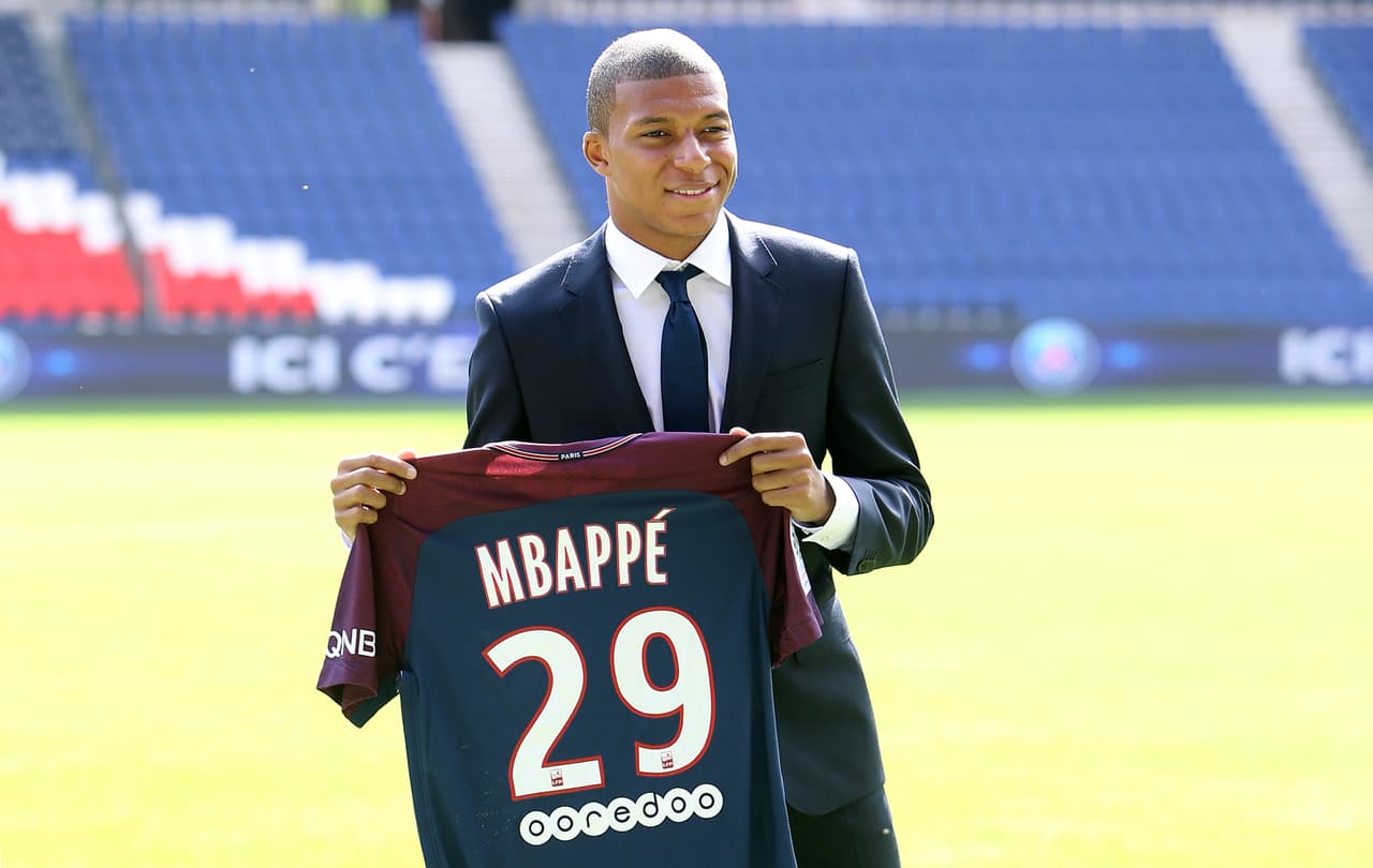 El francés Kylian Mbappé dijo en su presentación con Paris Saint-Germain que su intención inicial para esta temporada era continuar en las filas del Mónaco, pero algo le llevó a cambiar de opinión.