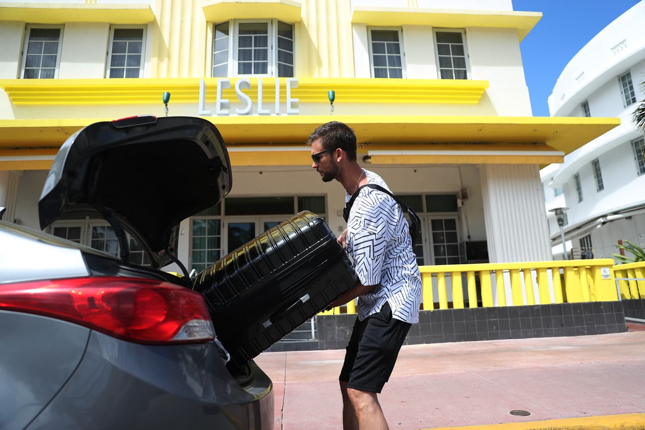 Unos días después se ordenó el cierre de todos los hoteles y comenzaron a irse los turistas que quedaban.