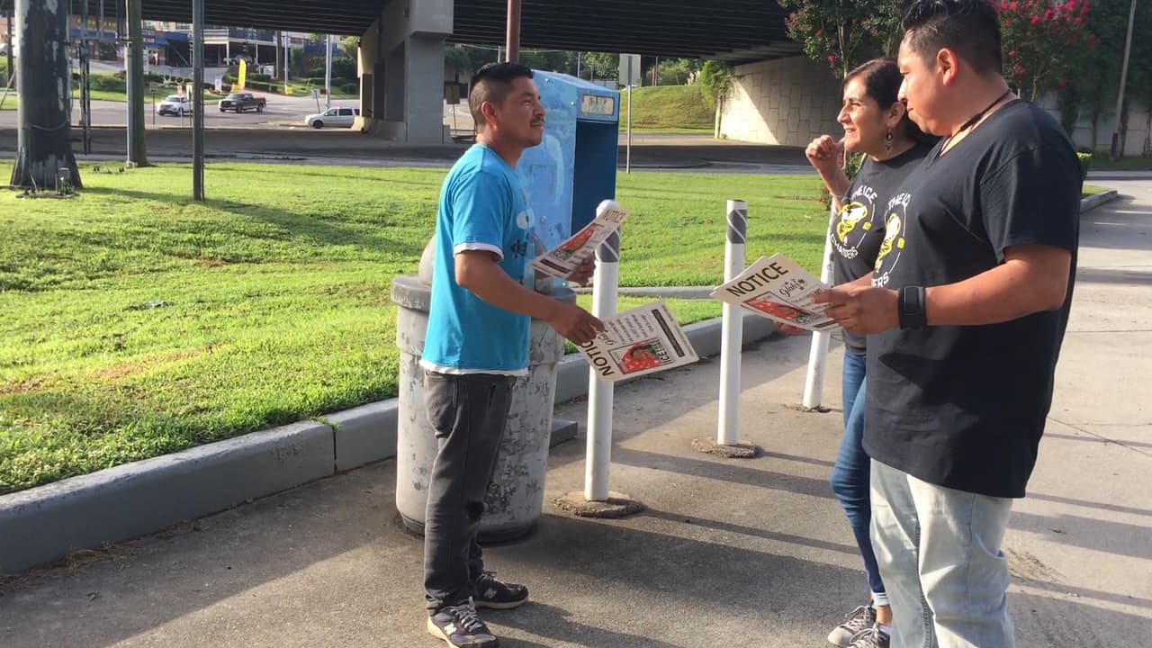 Las comunidades inmigrantes de Georgia vivieron entre los rumores y el miedo el inicio de lo que según el gobierno federal serán varios días de operativos para poner bajo custodia y deportar a indocumentados. En horas de la tarde de este domingo, tanto grupos activistas como Inmigración no habían confirmado detenciones en la región. Al norte de Atlanta, más de 70 personas se reunieron desde muy temprano en la sede de la organización Alianza Latina de Georgia por los Derechos Humanos (GLAHR), desde donde se formaron una decena de grupos que salieron a verificar si agentes del Servicio de Inmigración y Control de Aduanas de los Estados Unidos (ICE) estaban en los vecindarios arrestando a personas.