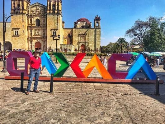 "[...] Y el otro, que tenía que estarla controlando (a la mujer), estaba distraído viendo otra chicuela por allá [...]", agregó el actor de 60 años de edad.