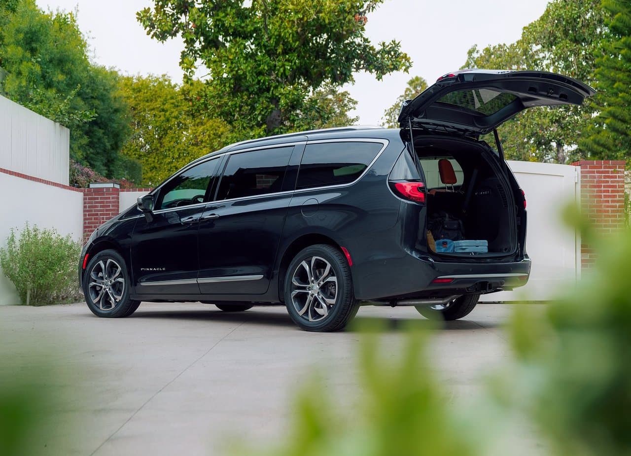 Imágenes oficiales de la Chrysler Pacifica 2021.