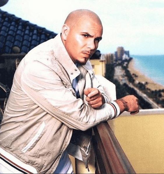 Ya que este artista tiene acceso ilimitado a cualquier lugar que decide visitar.