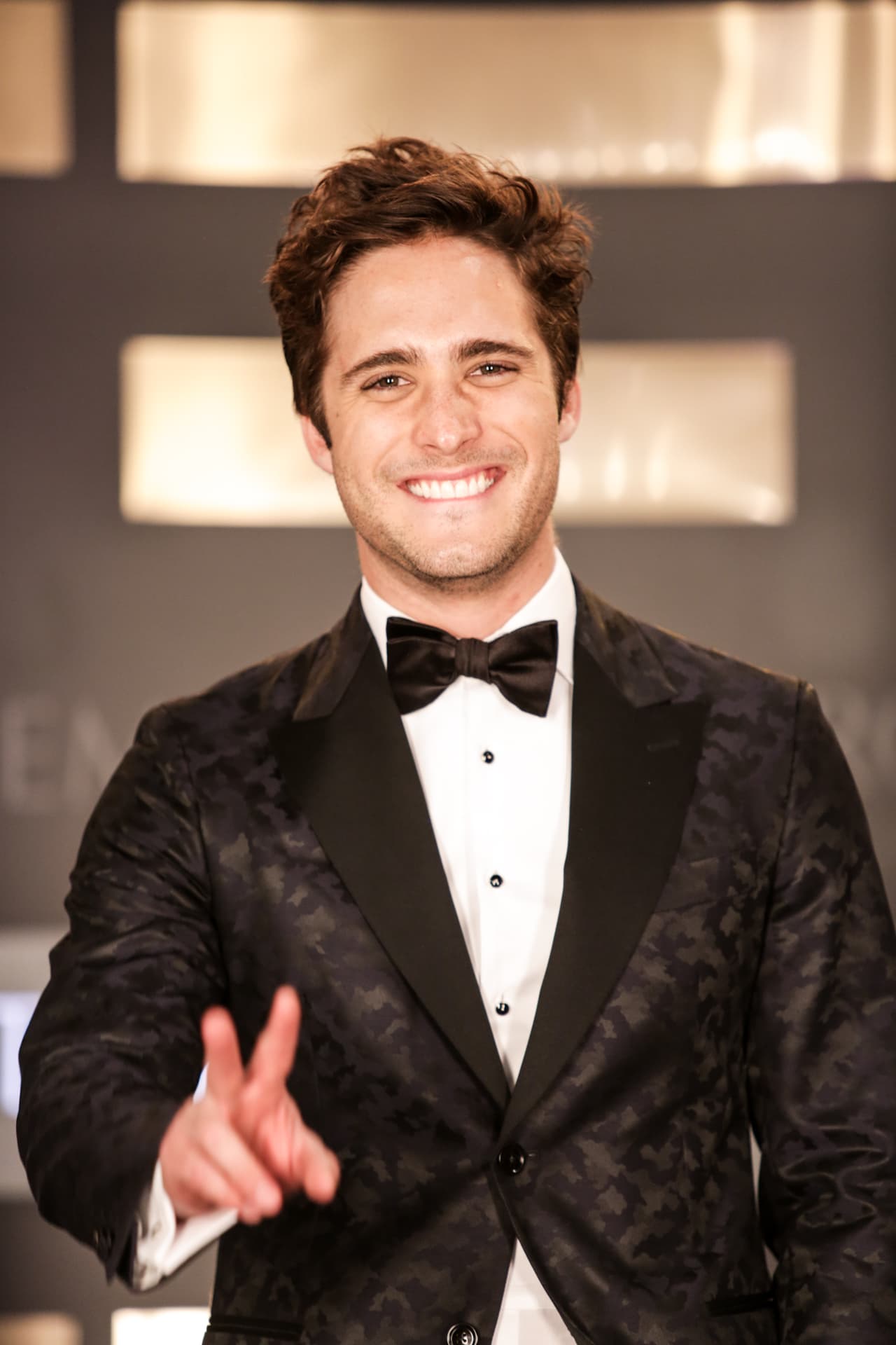 Diego Boneta es súper cute, tiene una sonrisa divina.